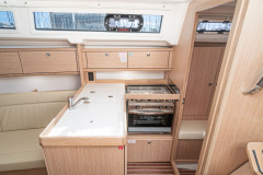 2024 Bavaria Cruiser 34 interior