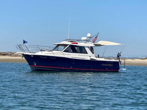 Cutwater 28 powerboat