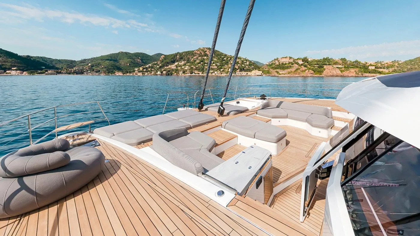 Thira 80 yacht