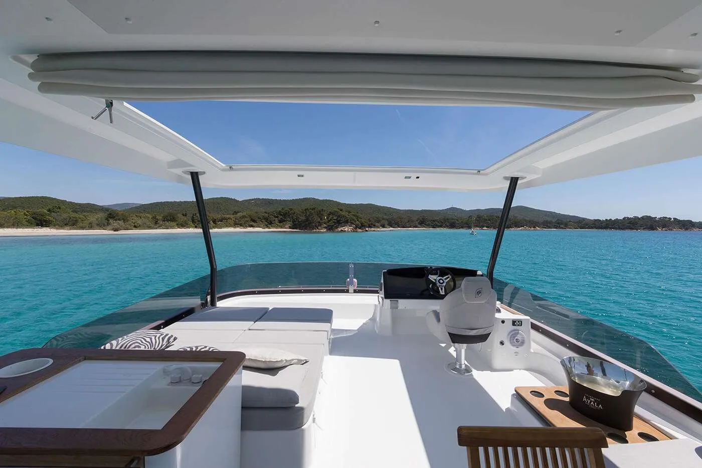 MY6 Motor Yacht