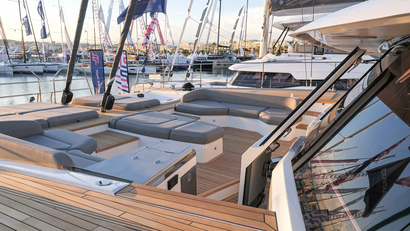Thira 80 yacht